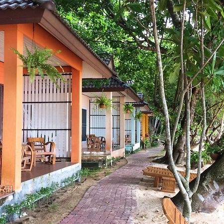 克雷登岛 Paradise Beachfront Bungalows酒店 外观 照片